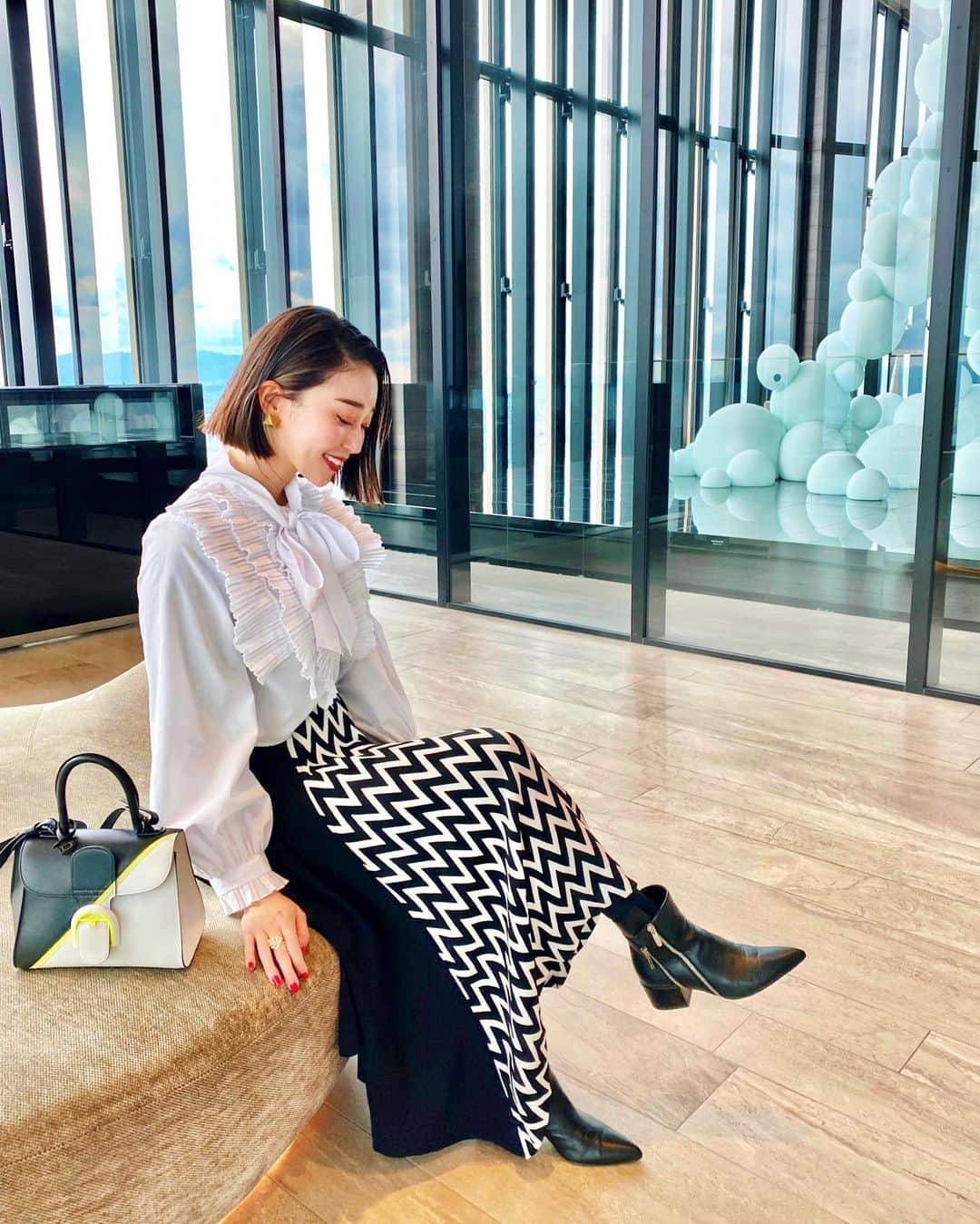 のインスタグラム：「昨日は久しぶりのコンラッド💕 やっぱり好きなホテル💕 #conradosaka#hotel #ootd#outfit#fashion #coordinate#コーデ #コーディネート #コンラッド大阪」