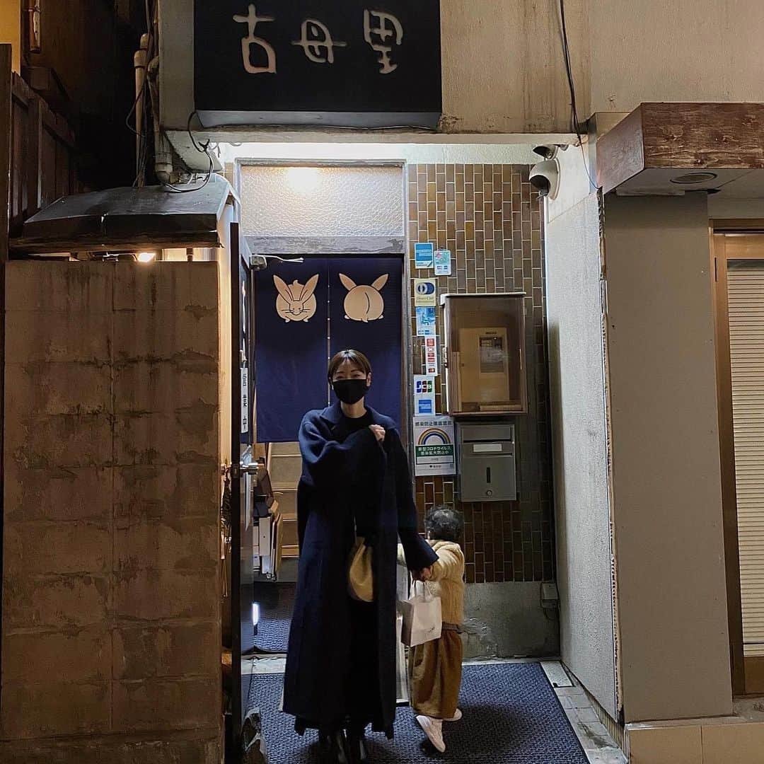 大塚良子さんのインスタグラム写真 - (大塚良子Instagram)「帰国の楽しみ 赤坂 古母里 @kobori_akasaka_tokyo  思い出いっぱい、特別なお店 初めて来たときは17才だった私。 あれから何年⁈笑 もう何度も来てるのに ちょっと緊張してしまうのは何でだろう。 ずっと変わらず、いつもありがとうございます。 . . #赤坂　#古母里　#すき焼き　#しゃぶしゃぶ #一時帰国」1月7日 22時37分 - ryokokonami
