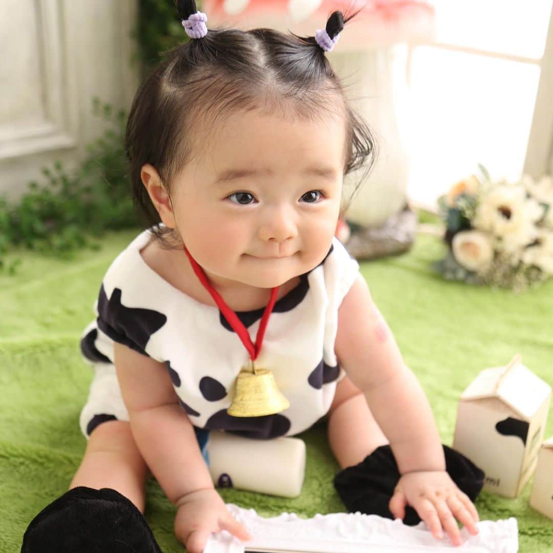 漆川由佳のインスタグラム：「昨年はありがとうございました🙏🏻✨今年も宜しくお願いします🐮🙇🏻‍♀️💕素敵な1年になりますように⭐️⭐️⭐️」