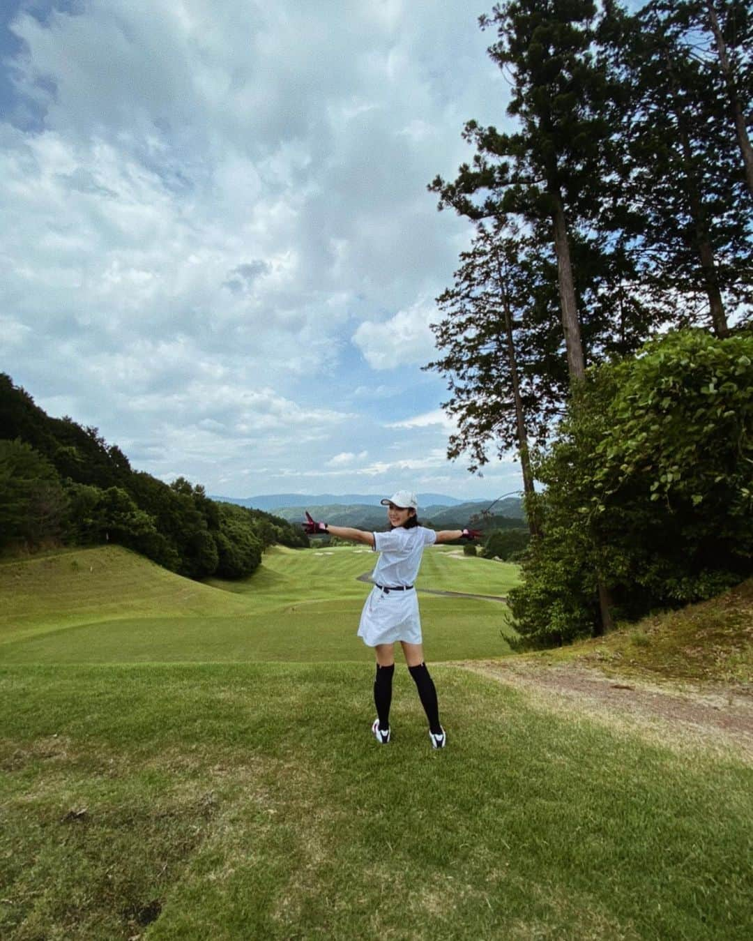 MIYUさんのインスタグラム写真 - (MIYUInstagram)「初めてゴルフへ行った時の📸⛳️♥️﻿ ﻿ ﻿ ﻿ 今年もいけるといいな〜〜。﻿ ﻿ ﻿ 皆様はゴルフされていますか？？♩﻿ ﻿ ﻿ ﻿ こんなに楽しいスポーツあったんな〜﻿ って思ってから私はぞっこんです😊♥️﻿ ﻿ ﻿ ﻿ ﻿ ﻿ #オリックス #Bs2020 #BsGirls #オリ姫﻿ #野球 #プロ野球 #オリックスバファローズ #超革新系﻿ #野球女子　#野球好き　#京セラドーム大阪　﻿ #ゴルフ #ゴルフ女子 #ゴルフウェア #golfgirl﻿ #baseball #ORIX #Buffaloes #BINNOVATION﻿ #MIYU #miyu_337  #🐼 ﻿」1月7日 22時49分 - miyu_bsgirls_337