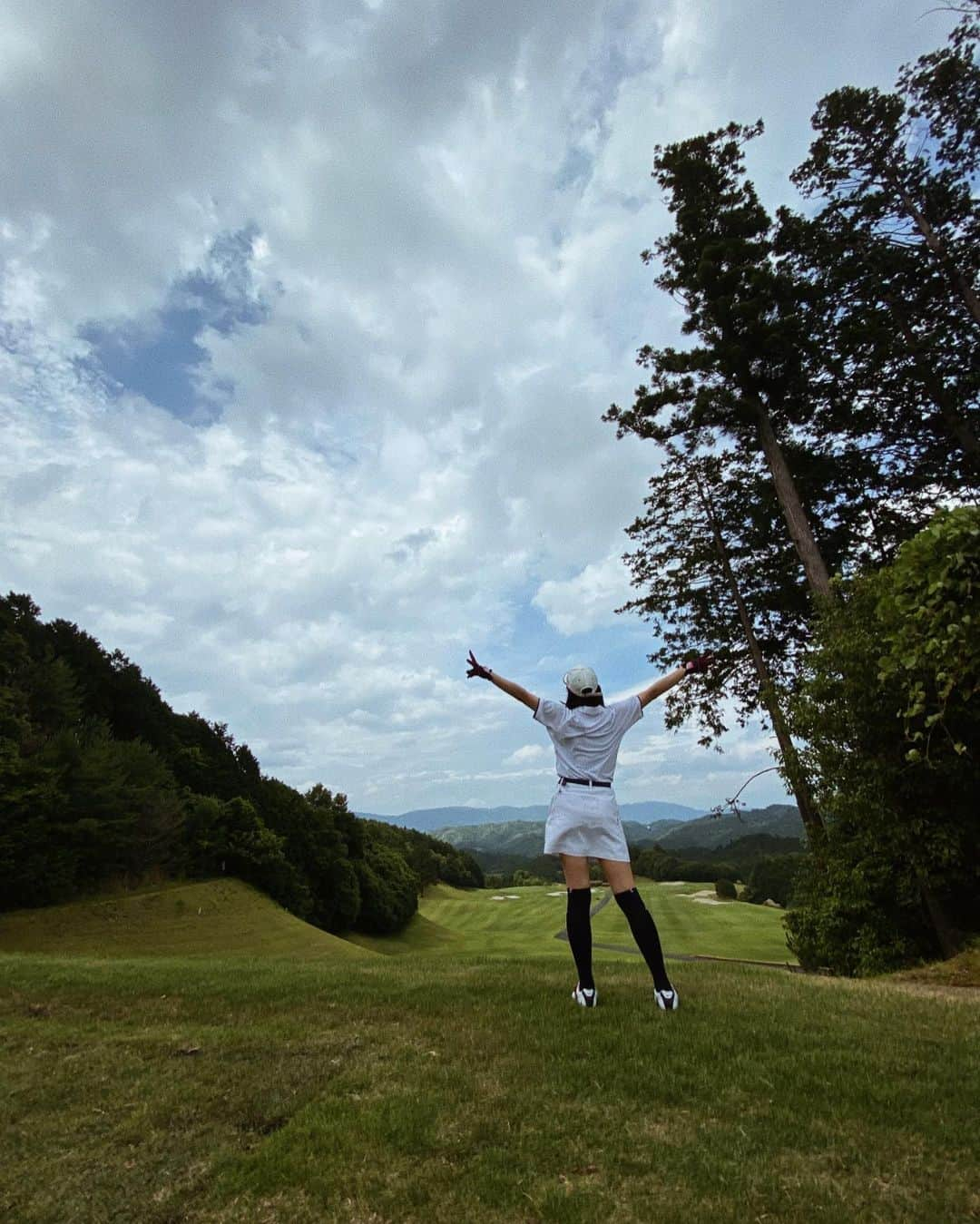 MIYUさんのインスタグラム写真 - (MIYUInstagram)「初めてゴルフへ行った時の📸⛳️♥️﻿ ﻿ ﻿ ﻿ 今年もいけるといいな〜〜。﻿ ﻿ ﻿ 皆様はゴルフされていますか？？♩﻿ ﻿ ﻿ ﻿ こんなに楽しいスポーツあったんな〜﻿ って思ってから私はぞっこんです😊♥️﻿ ﻿ ﻿ ﻿ ﻿ ﻿ #オリックス #Bs2020 #BsGirls #オリ姫﻿ #野球 #プロ野球 #オリックスバファローズ #超革新系﻿ #野球女子　#野球好き　#京セラドーム大阪　﻿ #ゴルフ #ゴルフ女子 #ゴルフウェア #golfgirl﻿ #baseball #ORIX #Buffaloes #BINNOVATION﻿ #MIYU #miyu_337  #🐼 ﻿」1月7日 22時49分 - miyu_bsgirls_337