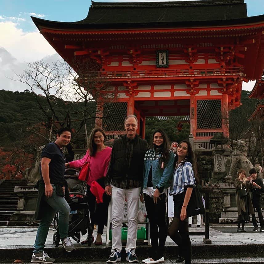 加賀美セイラのインスタグラム：「Happy new year to all from my fam やっぱ　#清水寺　is the #best #Kyoto #京都最高 #加賀美家より　and my lil sis 🥳🥳🤩🤩🤩🤩🤩🤩🤩🤩 セイラも新しいことするから😜新しいことやってこ！#DontLookBack #LetsDoSomethingNew」