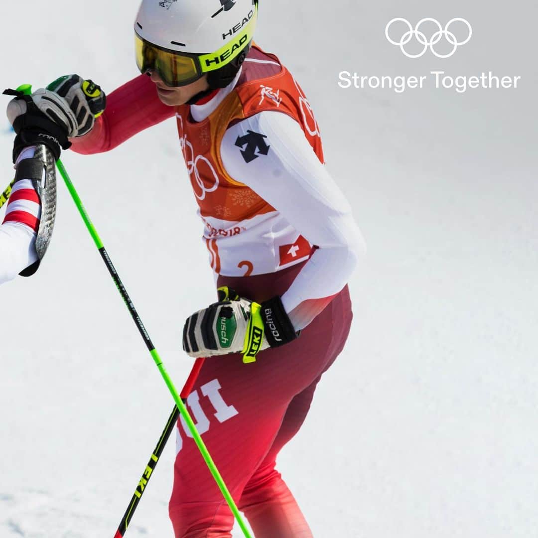 オリンピックさんのインスタグラム写真 - (オリンピックInstagram)「Olympic spirit.  Wendy Holdener 🇨🇭 and Katharina Gallhuber 🇦🇹 bump fists 🤜🏼🤛🏼 as Switzerland beat rival Austria for gold in the inaugural Alpine Skiing Team Event at PyeongChang 2018.   #StrongerTogether #Olympics  @wendyholdener @katharina.f.gallhuber @swissolympicteam @olympic_team_austria @fisalpine」1月7日 22時58分 - olympics