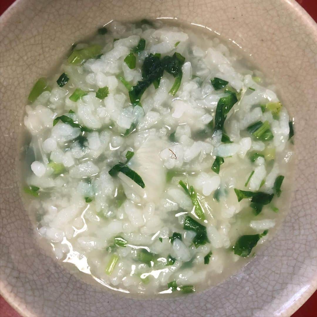 小林佳果さんのインスタグラム写真 - (小林佳果Instagram)「1月7日。 今年も七草粥を炊きました。  例年以上に、 皆様の無病息災を願わずにはいられません。  どうか、 今年も健康で幸せでいられますように。」1月7日 22時59分 - keika_kobayashi