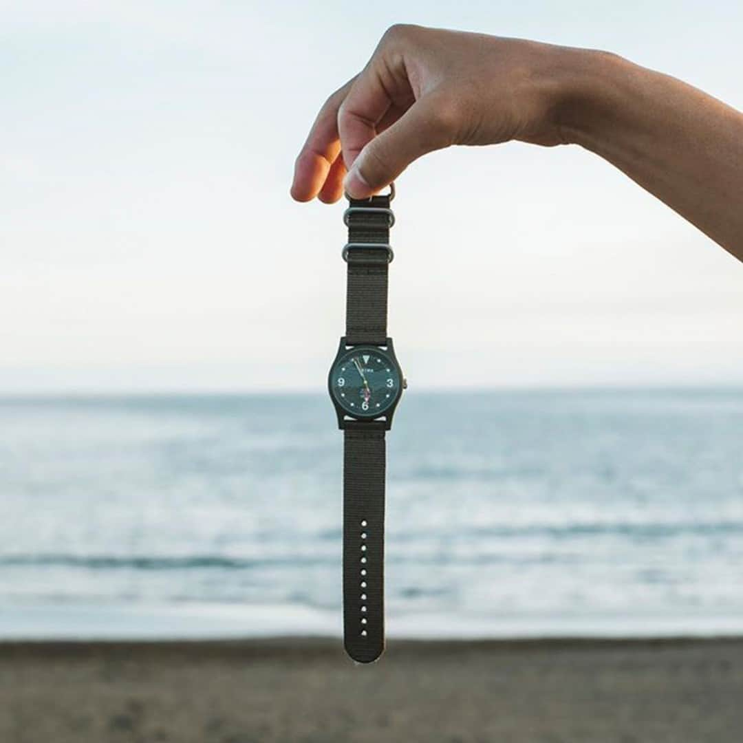 TRIWAさんのインスタグラム写真 - (TRIWAInstagram)「An ocean lover's statement made from 100% recycled ocean plastic #timeforoceans. #details #watches #womenswatches #menswatches #design #accessories #watch #statement #triwawatch #timeforoceans #oceans #recycled #recycledplastic #upcycled #upcycling #recycling #plasticwatch #zerowaste⠀⠀⠀」1月7日 23時02分 - triwa