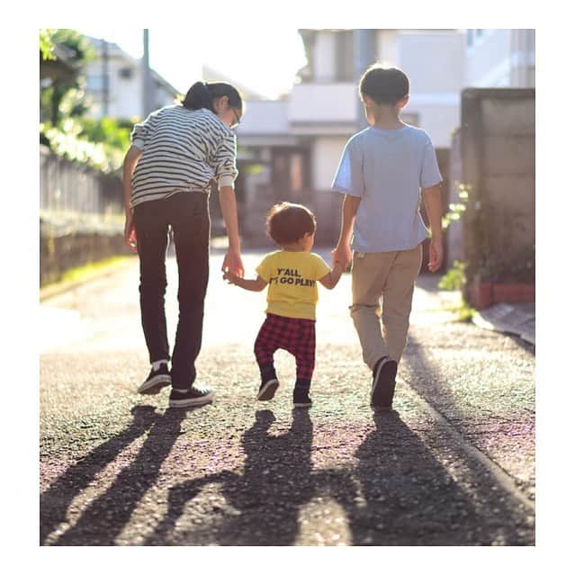 瀬奈じゅんさんのインスタグラム写真 - (瀬奈じゅんInstagram)「﻿ ﻿ 私の愛する、姪っ子と甥っ子と息子。﻿ ﻿ 大好きな一枚。﻿ ﻿ ３人いつまでも仲良く、すくすく育って欲しいものです。﻿ ﻿ ﻿ Photo by kousuke﻿ ﻿ ﻿ #姪っ子　﻿ #甥っ子　﻿ #息子　﻿ #微笑ましい３人組　﻿ #いつまでも見守っているよ　﻿ #瀬奈じゅん」1月7日 23時06分 - junsena_official