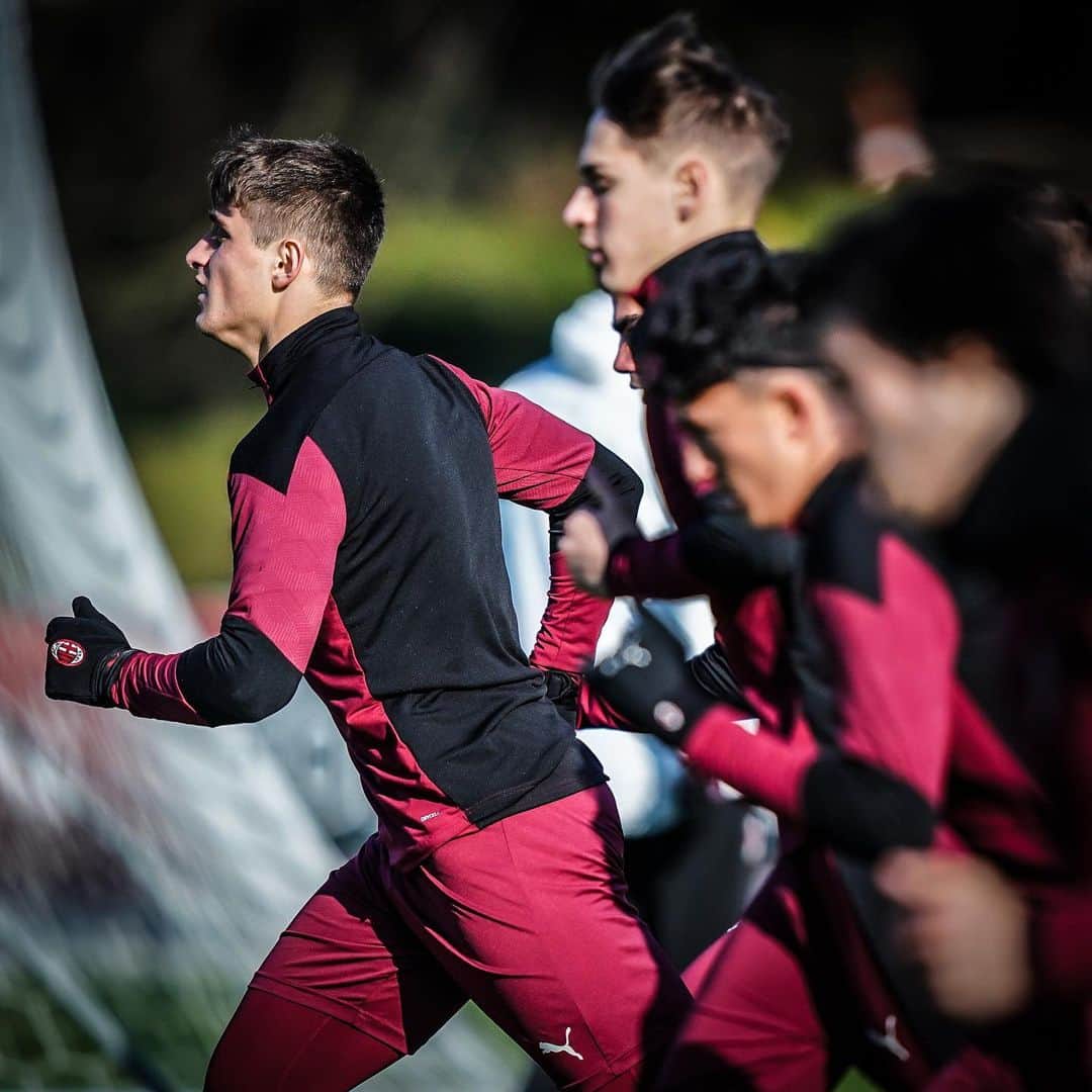 ACミランさんのインスタグラム写真 - (ACミランInstagram)「Looking ahead with our heads held high 💪   Powered by A2A Energia #MilanTorino #SempreMian」1月7日 23時17分 - acmilan