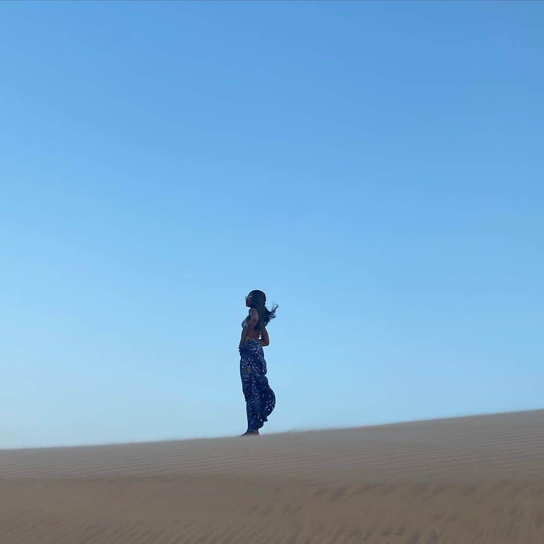 ナオミ・キャンベルさんのインスタグラム写真 - (ナオミ・キャンベルInstagram)「#VIBE: Right where I need to be, No where & Free 💙🇰🇪💙#NAOMIAFRICA」1月7日 23時10分 - naomi