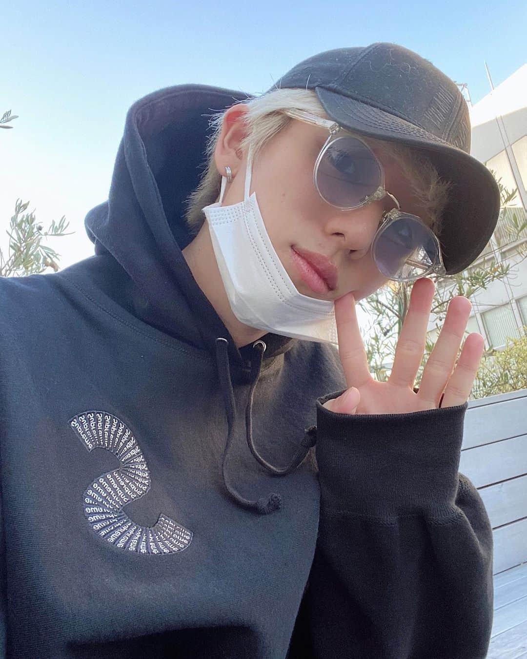 のインスタグラム：「やっほやっほ！ 200万100日嬉しいな(o^^o)」