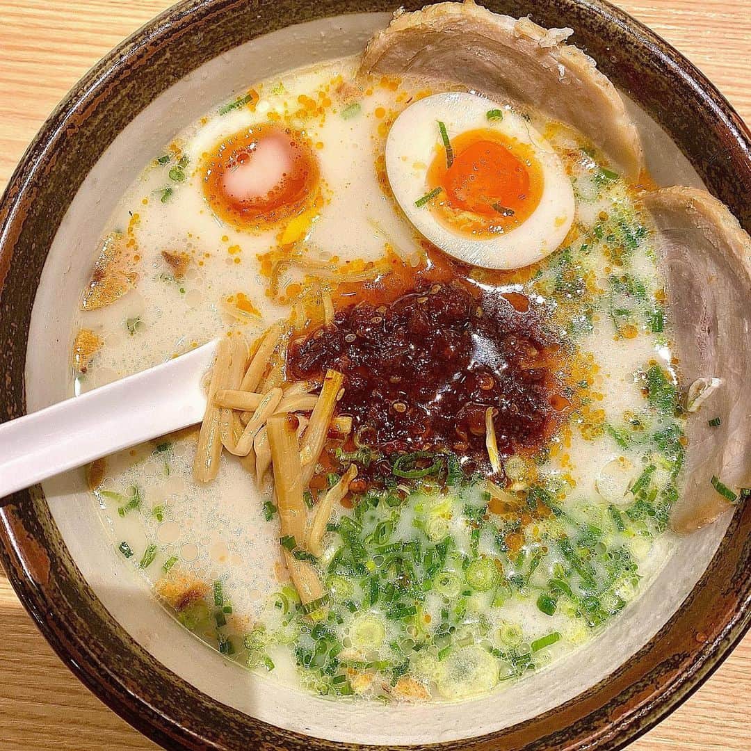 原あやののインスタグラム：「歌う前のラーメンは気合い入った状態で身体の中が燃えたぎってるから実質カロリーゼロ  #はらーめん #ラーメン#ラーメン部#ラーメン女子#めんすたぐらむ#2021#俺流塩ラーメン」