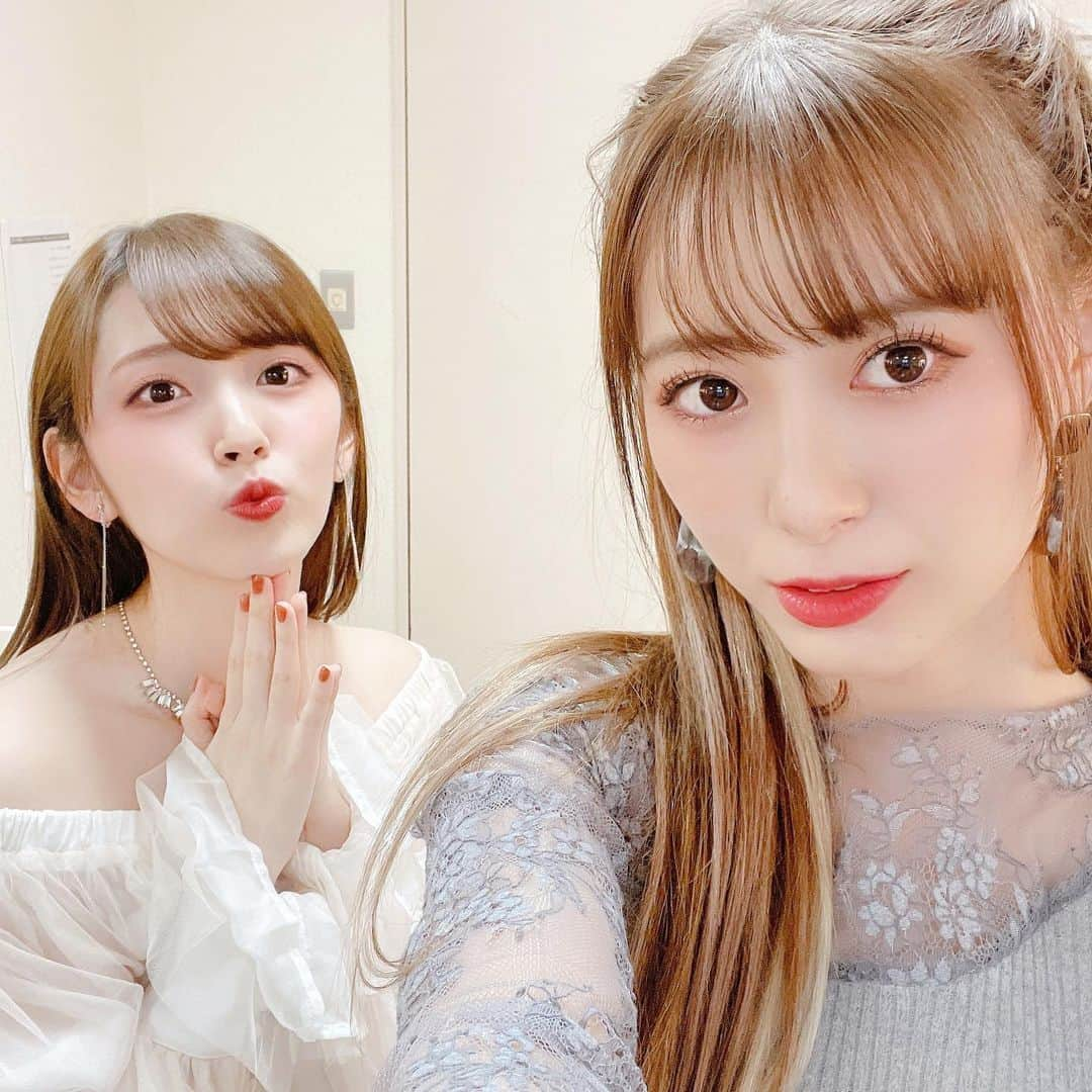 生田衣梨奈さんのインスタグラム写真 - (生田衣梨奈Instagram)「♥鈴木愛理さん♥﻿ ﻿ 鈴木愛理さんは本当にかわいくて﻿ うらやましいです😭 ﻿ ﻿ 歌も昔からめちゃくちゃ上手で﻿ 本当に尊敬するところがありすぎます！！！！﻿ ﻿ いつもお話してくれてうれしいです！！﻿ ﻿ ﻿ 別の人の彼女になったよ﻿ もともとめちゃくちゃ大好きな曲だったので﻿ 鈴木愛理さん歌ってるのみてMV可愛すぎました！！﻿ ﻿ ﻿ ﻿ #morningmusume21 #モーニング娘21﻿ #helloproject  #顔面国宝﻿ #えりぽんかわいい #アイドル﻿ 存在が #インスタ映え #かわいい﻿ #Love #beauty﻿ #followme #makeup﻿ #Instagram #生田衣梨奈のVSゴルフ﻿ #메이크업 #얼스타그램﻿ #ig_Japan #팔로미﻿ #鈴木愛理 さん #オシャレ﻿ #ootd #new﻿ #ELEYVSGOLF #メイク﻿ #いいね #写真﻿ #IDOL #골프﻿ #SELFIE #셀카」1月7日 23時21分 - erina_ikuta.official