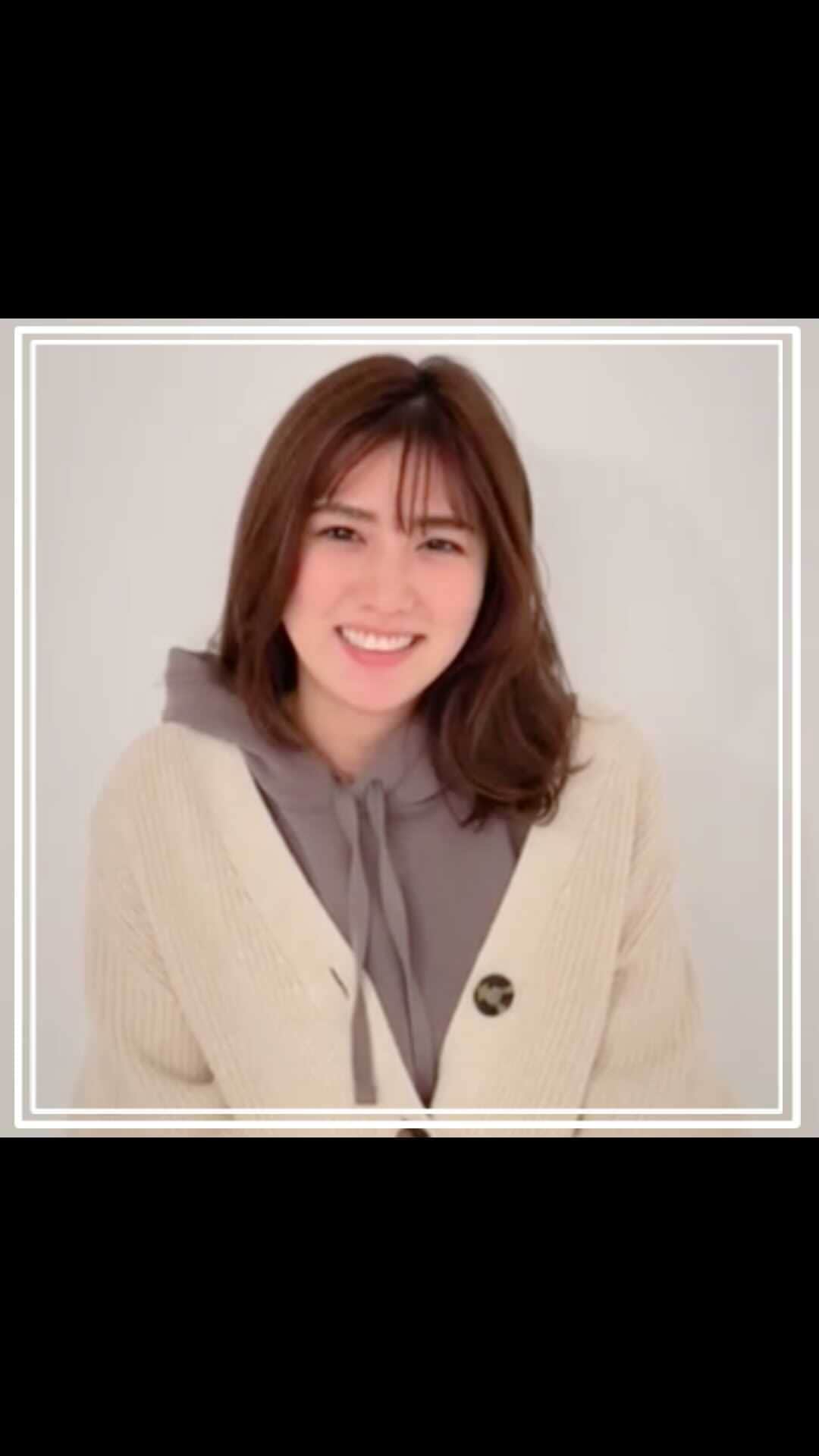 のインスタグラム：「Happy New Year 2021🎍💕  CLASSY.modelsによるニューイヤーメッセージリレー。  今回は、元気いっぱい！岩崎名美ちゃんのメッセージです🌛💛  @nami_iwasaki   #岩崎名美 #happynewyear2021  #classymagazine #classyonline #classymodel」