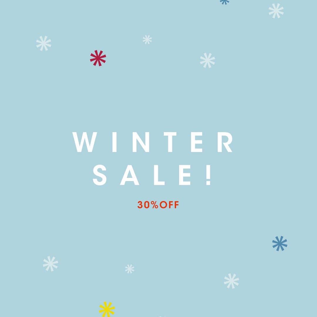 のインスタグラム：「人気ブランドも今すぐ活躍のアイテムも30%OFF 待望のWINTER SALEスタートです お待たせしました！本日10時からWINTER SALEが始まりました。 対象ブランドはBONTON、BONPOINT、CARAMEL、MAKIE、BELLEROSE、SERENDIPITY ORGANICS、KONGES SLOEJD、EMILE ET IDA、HARTFORD、PEPE、ILLUSTRE PARIS。 ウェア、シューズ、雑貨11ブランドの秋冬アイテムが、30%OFFプライスでお求めいただけます（一部除外品あり）。 例年よりも寒さが厳しい今回の冬は、暖かさもおしゃれも叶えるコートやニットをお得に入手して、これからの季節を快適にお過ごしくださいね。 さぁ、週末はこの冬のお気に入りを探しに。 LILI et NENEのオンラインショップでお待ちしております。」