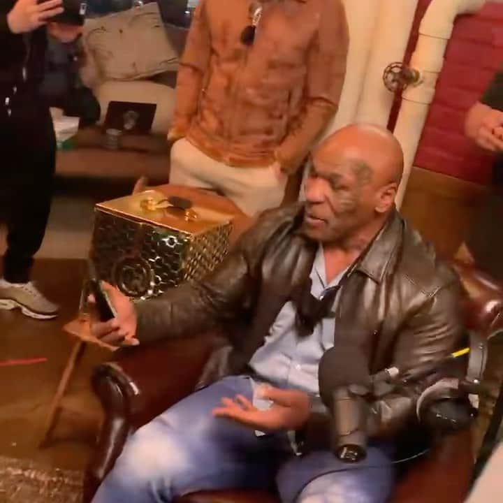 ジェレミー・ピヴェンのインスタグラム：「Fight has been made ! @kingryan  Has called out @gervontaa  had a blast on @hotboxinpodcast  can’t wait for you guys to see these episodes @miketyson」