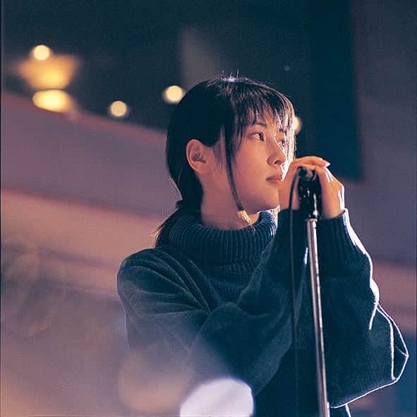 ZARDのインスタグラム：「#ZARDデビュー30周年 記念配信ライブ  ZARD Streaming LIVE“What a beautiful memory ～30th Anniversary～”  ZARDデビュー30周年のその日、国際フォーラムから初の無観客配信ライブ❗  https://wezard.net/news/news-720/」