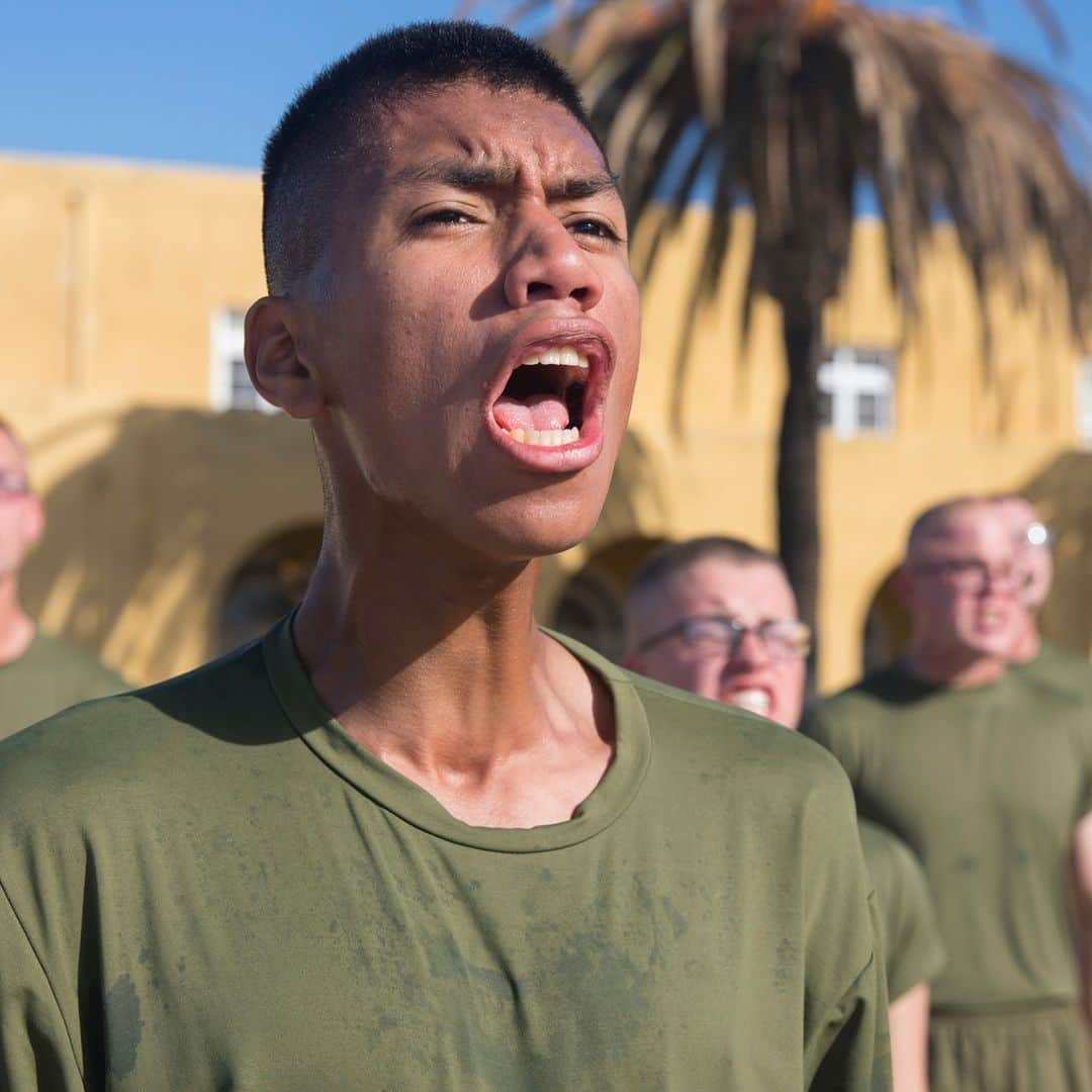 アメリカ海兵隊さんのインスタグラム写真 - (アメリカ海兵隊Instagram)「Louder!  Pfc. Emilio Barradas, 1st Recruit Training Battalion, sounds off during a motivational run at @mcrdsd.  Following graduation, the new Marines will head to @mcb_camp_pendleton to begin their next phase of training. (U.S. Marine Corps photo by Sgt. Brooke C. Woods)  #USMC #Marines #Military #BootCamp」1月8日 8時49分 - marines