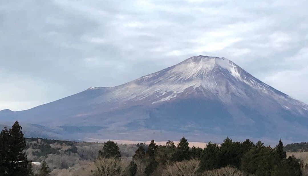 渡辺裕之さんのインスタグラム写真 - (渡辺裕之Instagram)「今朝の富士山 ＃霊峰富士 ＃寒空 ＃平和 ＃健康 ＃コロナに負けるな ＃いい一日に」1月8日 9時20分 - hiroyuki6267