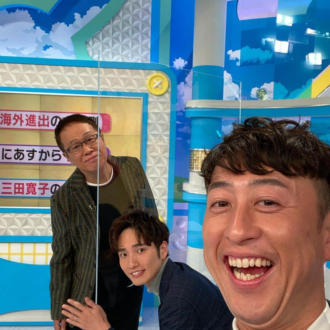 今成亮太のインスタグラム：「2021年最初のおは朝でした！  今年も元気に頑張ります！  今日の衣装です！  #おは朝 #ラニーノーズ #洲崎　くん #井上公造　さん #大野　アナ #テレビ #阪神タイガース #今成亮太 #プロ野球 #コメンテーター #スポーツ #DASA西宮校 #野球 #ゴルフ #衣装」