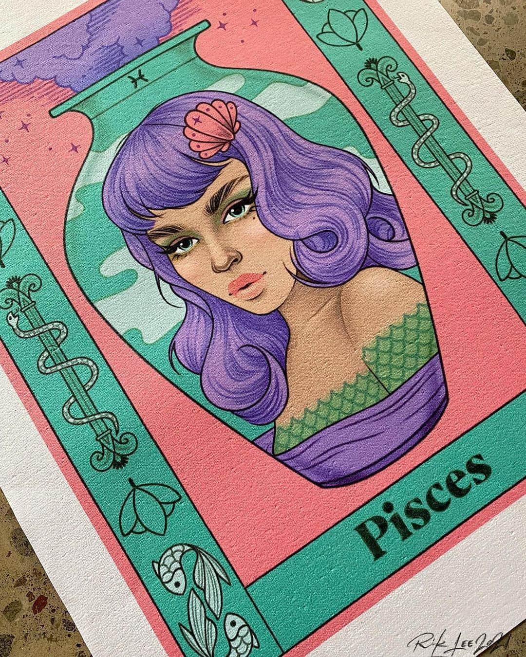 Rik Leeさんのインスタグラム写真 - (Rik LeeInstagram)「PISCES ♓️  . I felt a little out of my comfort zone working with the greens and violets that typify the Pisces colour palette. In the end though, I’m really happy with how this piece came together.  . I have just 3 last zodiac signs to illustrate. Which one will be next? . #riklee #illustration #pisces #art #design #graphicdesign #poster #zodiac #mermaid #vase #tattoo」1月8日 9時23分 - rikleeillustration