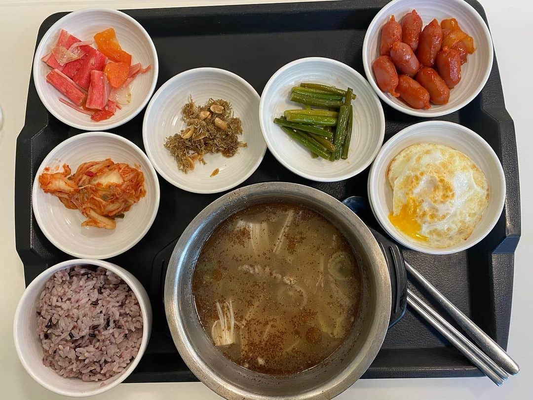 キム・ヨンチョルさんのインスタグラム写真 - (キム・ヨンチョルInstagram)「내가 돌아왔다! 스브스조식! 아... 이 일상의 소중함! 그리웠던것중 하나가 라디오 끝나고 아침조식이었답니다. 격하게 환영해준것도 감사합니다. #tgif 오늘 금요일도 조심히 잘 보내세요」1月8日 9時36分 - luxekim