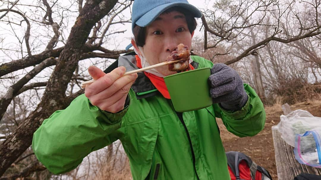 桜花さんのインスタグラム写真 - (桜花Instagram)「ポテトとチキンに見えるこちらは  リンゴとフレンチトーストです🍀笑  作りました🍎リンゴは家できって砂糖まぶしてきまして パンは振ってプリンに浸します✨簡単です🌷  山で食べると全部美味しい＼(^^)／🗻🗻🗻🌷  #焼きリンゴ #フレンチトースト #たっぷりん #プリン #山ごはん  #山おやつ」1月8日 9時47分 - mountainohka