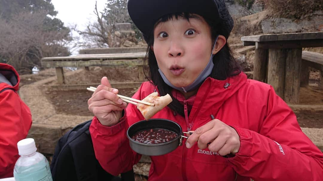 桜花さんのインスタグラム写真 - (桜花Instagram)「ポテトとチキンに見えるこちらは  リンゴとフレンチトーストです🍀笑  作りました🍎リンゴは家できって砂糖まぶしてきまして パンは振ってプリンに浸します✨簡単です🌷  山で食べると全部美味しい＼(^^)／🗻🗻🗻🌷  #焼きリンゴ #フレンチトースト #たっぷりん #プリン #山ごはん  #山おやつ」1月8日 9時47分 - mountainohka