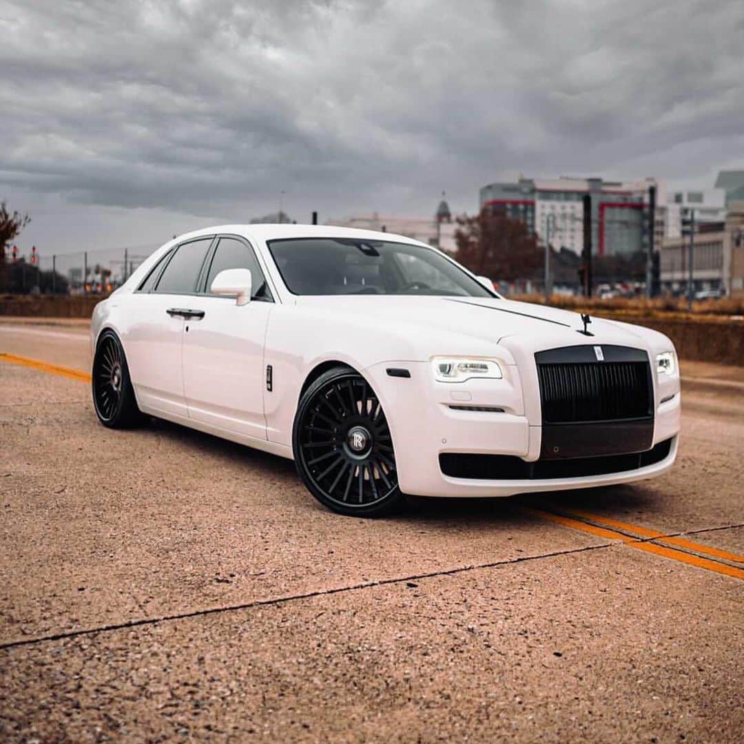 CarsWithoutLimitsさんのインスタグラム写真 - (CarsWithoutLimitsInstagram)「2017 Rolls Royce Ghost for sale by @tactical_fleet 👻  Photos @skyhawkfilms__   #carswithoutlimits #rollsroyce」1月8日 10時10分 - carswithoutlimits