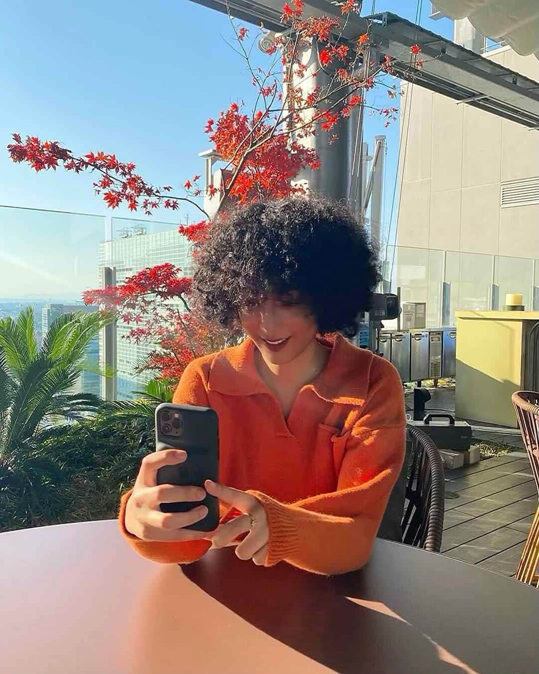 GENAのインスタグラム：「🤳🏽」