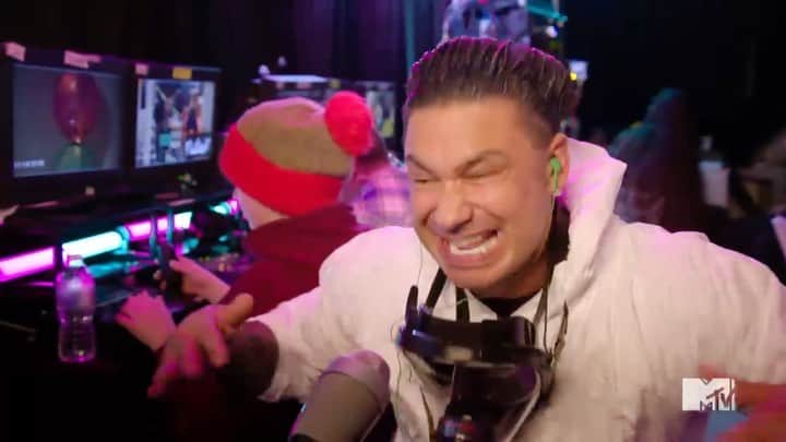 Pauly Dのインスタグラム：「Things Get Pretty 🤮🤮🤮 TONIGHT On An All New @revengeprank On @mtv TUNE IN」