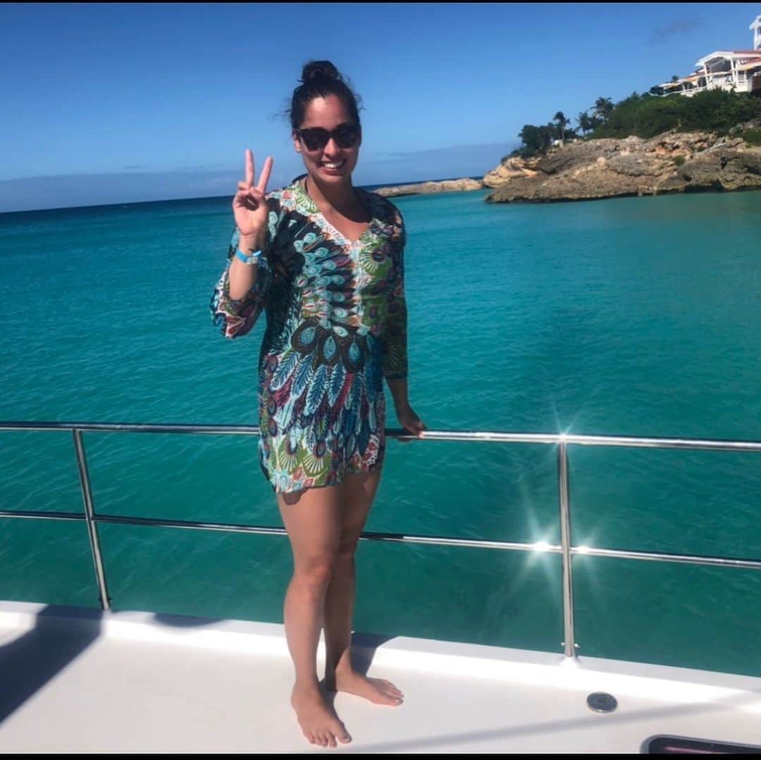 ラノミ・クロモウィジョジョのインスタグラム：「Throwback... two years ago I spend the Christmas holiday at St Maarten & Saba 😍 ☀️😎#wannagoback #needsomesunshine」