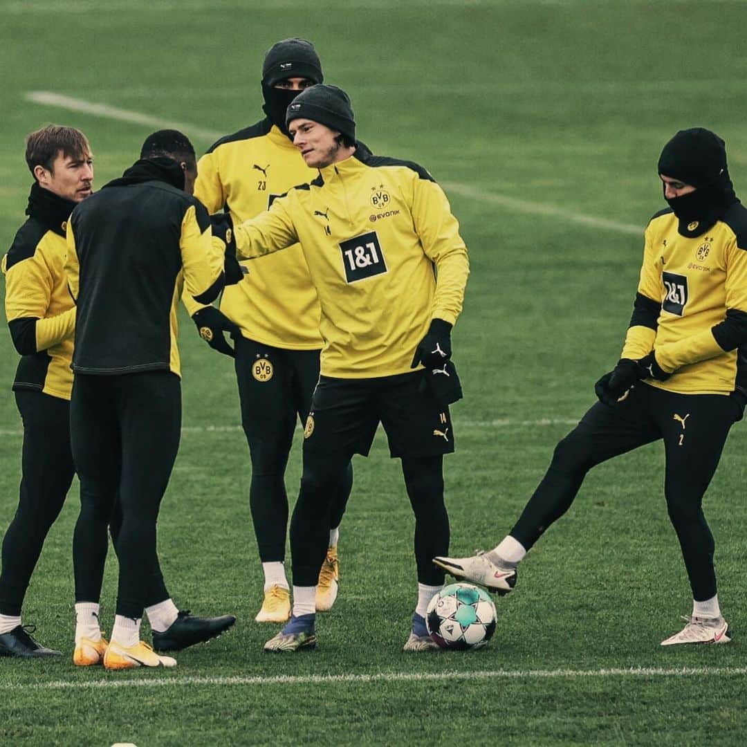 ニコ・シュルツさんのインスタグラム写真 - (ニコ・シュルツInstagram)「I thought I was cold, then I saw @emrecan23! 🤣」1月8日 1時41分 - nico_schulz