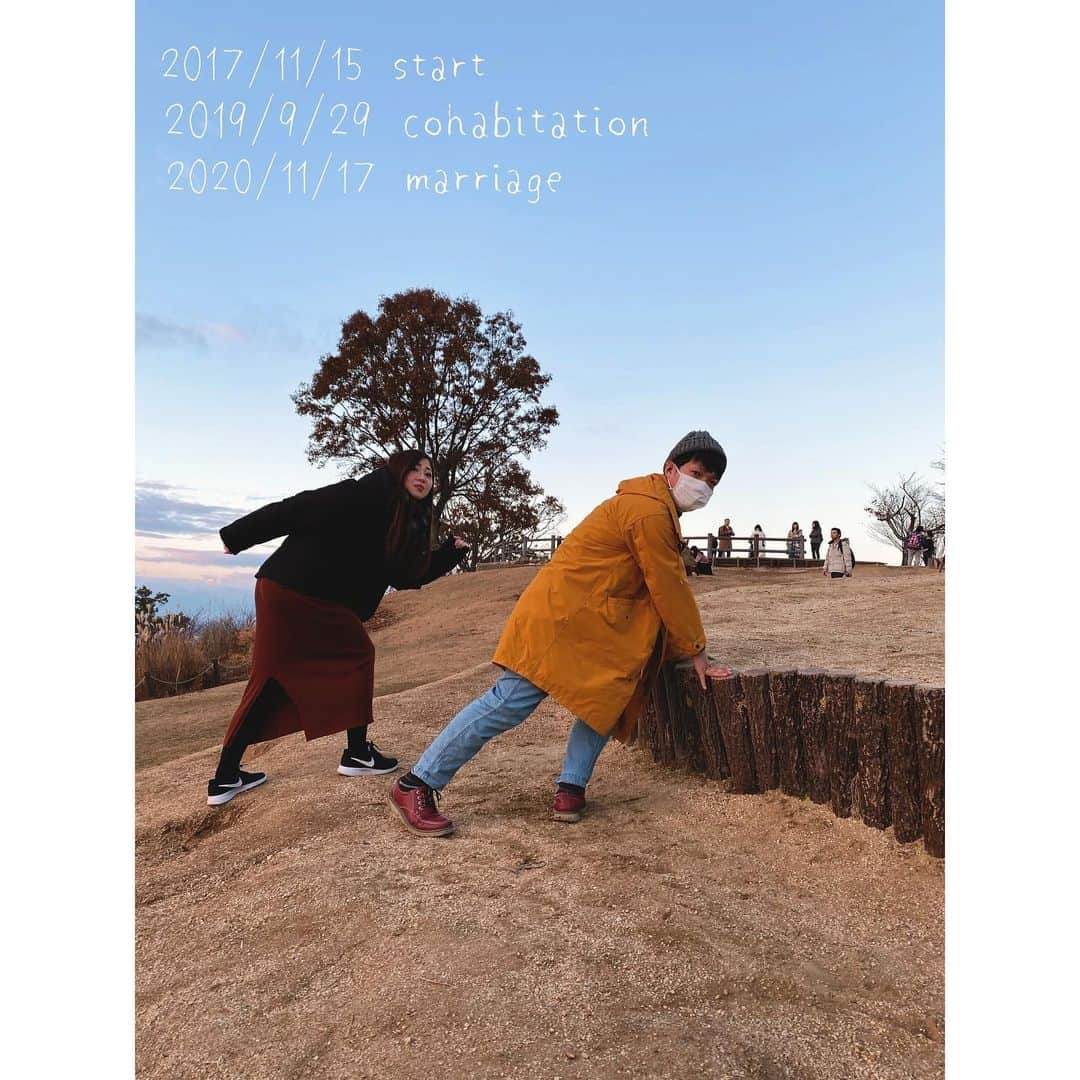 かりんさんのインスタグラム写真 - (かりんInstagram)「. . 2020.11.17に入籍しました(*˙ᵕ˙ *) 5年にmusicallyを始めたくさんの 動画を投稿し、クラウンも付き、 交流も増え、友達も増え オフ会もさせて頂き たくさんのファンの方に支えられ 私は生きています( ◜௰◝ ) . . 2017.11.9に気になるというだけで 告白し、٩( ᐖ )و だいちは真剣に考えに考えて 15日にOKをもらえ 付き合うことになりました . 同棲する為、大阪から奈良に引越し 仕事も変わり 実家にいた頃よりうまく時間が取れず 全然動画がとれなくて 不定期あげている(もともとだけど) にもかかわらず ずっと見てくれているみんなが ほんとに優しくて大好きです DMも全部みてるし返してます( ¨̮ ) まじでみんないつもありがとう (●´ϖ`●)(●´ϖ`●) . . 今はコロナで全然会えないけど ほんとにいつか会える日を楽しみにしてます それまでみんなまだ 仲良くしててね(*˙ᵕ˙ *) フォロワーみんなが友達だよ卐 . . ということで これからも だいちとかりんを よろしくお願いします٩( ᐖ )و🌱 . .」1月8日 1時41分 - karin.n.003