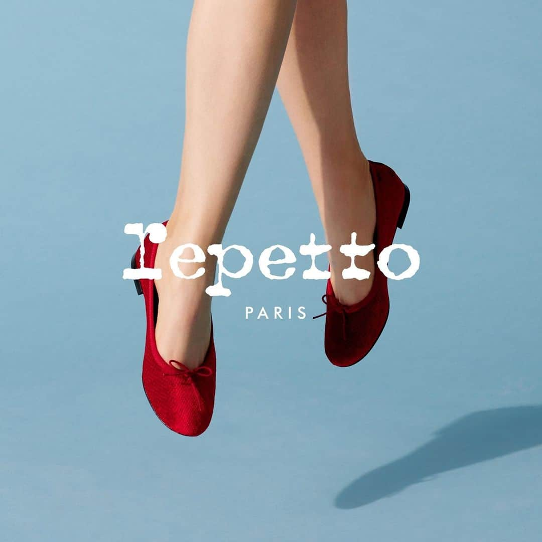 Repettoさんのインスタグラム写真 - (RepettoInstagram)「Laissez le velours rouge "Flamme" et l'effet lézard de notre Ballerine Cendrillon haute réchauffer vos looks pour cet hiver 🔥⁣ ⁣ Let the "Flame" red velvet and the lizard texture of our high Cendrillon ballerina warm up your looks this winter 🔥⁣ ⁣ #EnvolezVousEnRepetto⁣ #repetto #repettoshoes #BallerinesCendrillonhautes #Rougeflamme」1月8日 1時54分 - repettoparis