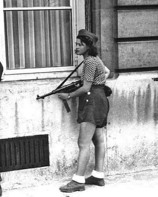ユーリ・ポドラドチコフのインスタグラム：「Simone Segouin, mostly known by her codename, Nicole Minet, was only 18-years-old when the Germans invaded. Her first act of rebellion was to steal a bicycle from a German military administration, and to slice the tires of all of the other bikes and motorcycles so they couldn't pursue her. She found a pocket of the Resistance and joined the fight, using the stolen bike to deliver messages between Resistance groups.  She was an extremely fast learner and quickly became an expert at tactics and explosives. She led teams of Resistance fighters to capture German troops, set traps, and sabotage German equipment. As the war dragged on, her deeds escalated to derailing German trains, blocking roads, blowing up bridges and helping to create a German-free path to help the Allied forces retake France from the inside. She was never caught.  Segouin was present at the liberation of Chartres on August 23, 1944, and then the liberation of Paris two days later. She was promoted to lieutenant and awarded several medals, including the Croix de Guerre. After the war, she studied medicine and became a pediatric nurse. She is still going strong, and this October (2021) she will turn 96.」