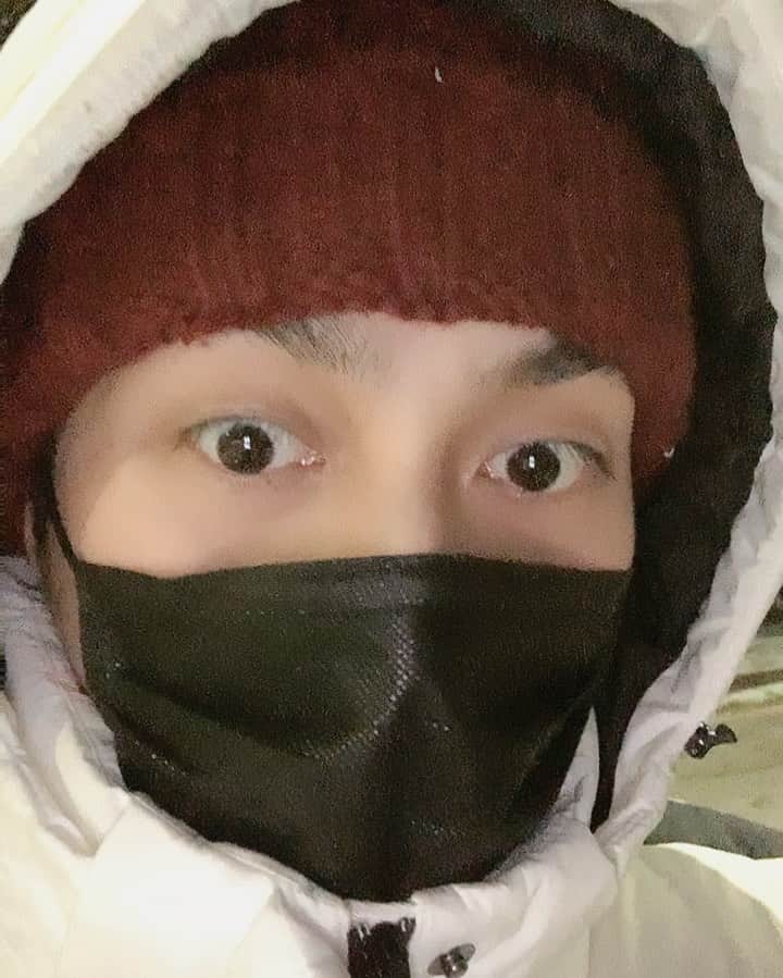 チェ・ソンジュンのインスタグラム：「따뜻하게입어요!! 🥶」