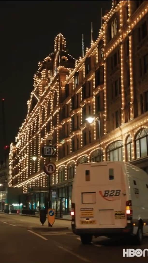 Harrodsのインスタグラム：「While the rest of the world was baking banana bread… Set and filmed in #Harrods, Locked Down is a tale of resilience with a healthy dose of humour and stars none other than @AnneHathaway and #ChiwetelEjiofor. When the world is locked down, they’ll find their ticket out.  #LockedDownFilm is available to stream in the US on Thursday 14th January via @hbomax.  Coming soon to the UK and the rest of the world.  Our stores are closed – but you can still shop remotely through our Personal Shopping service, and online at harrods.com.」
