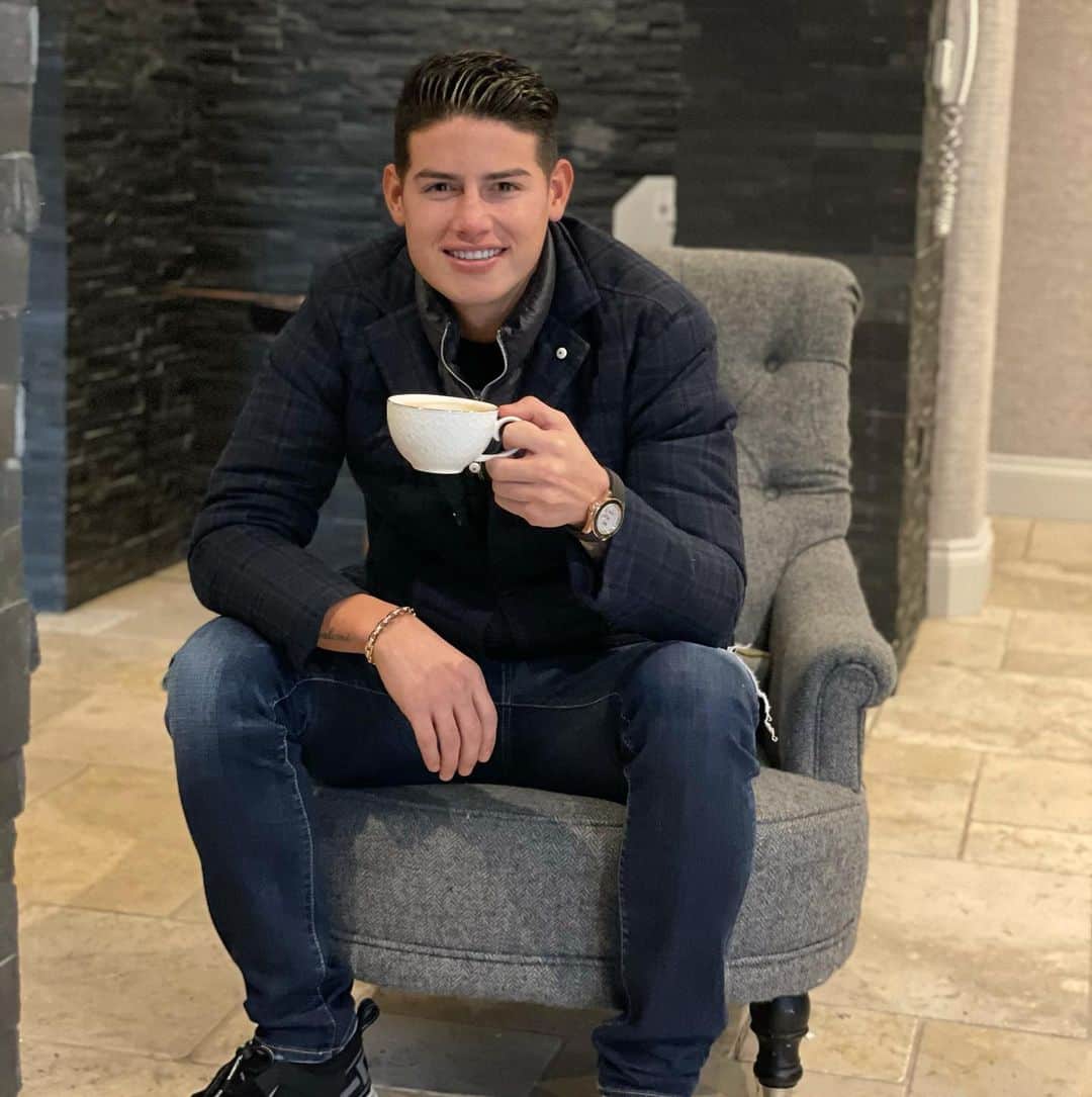 ハメス・ロドリゲスのインスタグラム：「☕️ 😃」