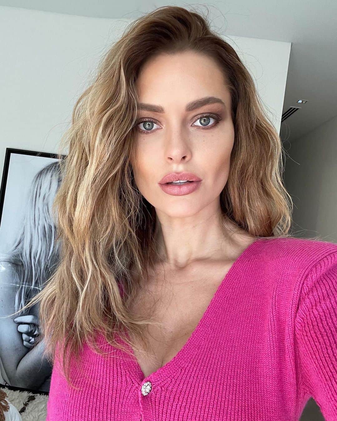Caroline Receveurのインスタグラム：「Close up 👁」