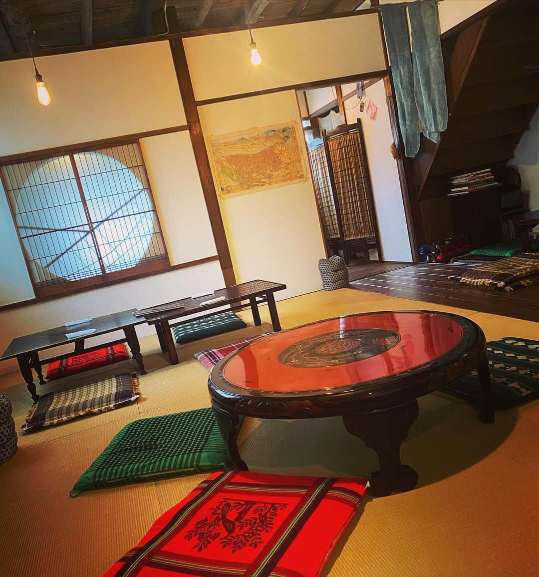 Erenaさんのインスタグラム写真 - (ErenaInstagram)「🏵Taiwan cafe🏵 It was a cafe where I felt like I was in Taiwan. This was a very relaxing place. That's great. お次はこちら🇹🇼✈️2軒目😚 台湾cafeのハシゴ🪜 ⇒⇒⇒つづく . #taiwan#cafe#tea#discover#noodle#medication#台湾#台湾カフェ#本場の味#台湾茶#和菓子#ライトアップ#飲茶#担々麺#台湾ゼリー#豆花#甘味#台湾伝統スイーツ#薬膳#薬膳料理」1月8日 2時27分 - o1.erena.1o_