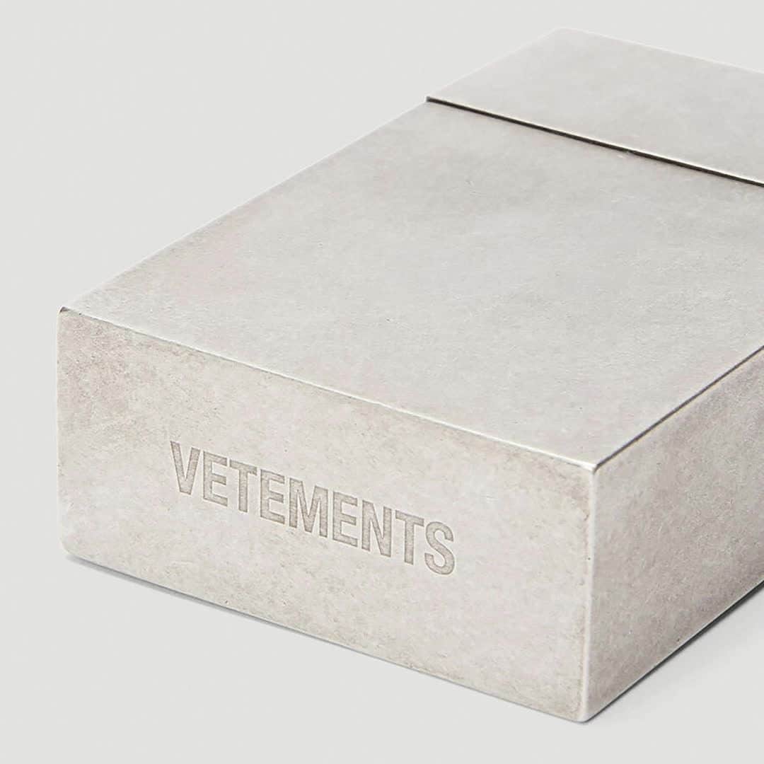 エルエヌシーシーのインスタグラム：「Paris-based label Vetements continues to elevate wardrobe staples with exaggerated proportions and tongue-in-cheek graphics.  Shop the latest pieces from @vetements_official online now.」