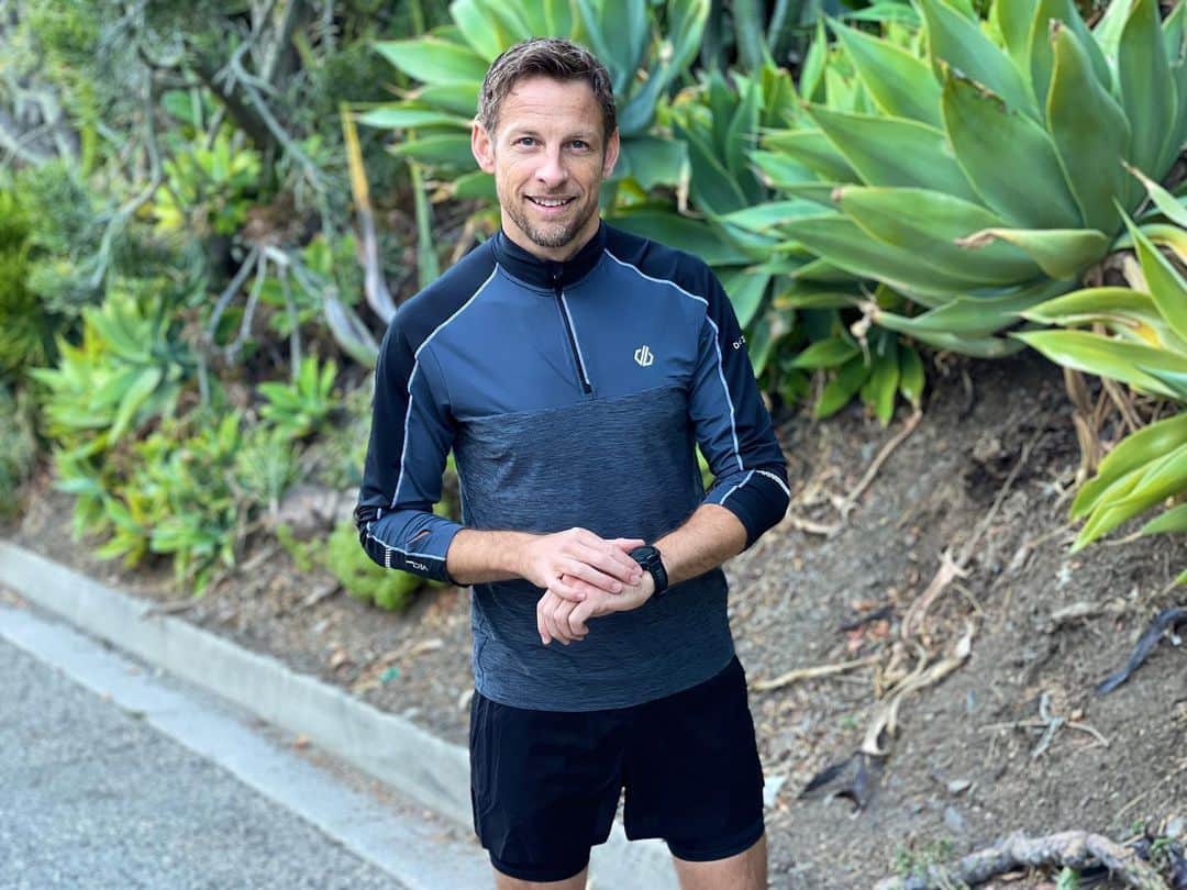 ジェンソン・バトンのインスタグラム：「Having spent so many years in F1 where the structure for each year was the same I would get to this time of year and enter a pre-season training camp getting ready for winter testing. Now my life is a rollercoaster of challenges, on and off the track, so it’s more a case of being ready at all time - especially with 2 little ones to keep me on my toes! That said there’s still something about the start of a new year which focuses the mind to try and better yourself and make progress from the year before. I’ve already got some amazing challenges lined up for 2021 which I can’t wait to face so the hard work starts now! #d2bxjensonbutton #nameyourmotivation #wedare2b」