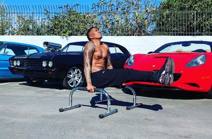 ニック・キャノンのインスタグラム：「#ThirstTrapThrusday Looking Up to Thirst Gods to give me strength! LOL #ThirstTrapGod #Ncredible #KenDollCannon #LupusWarrior」