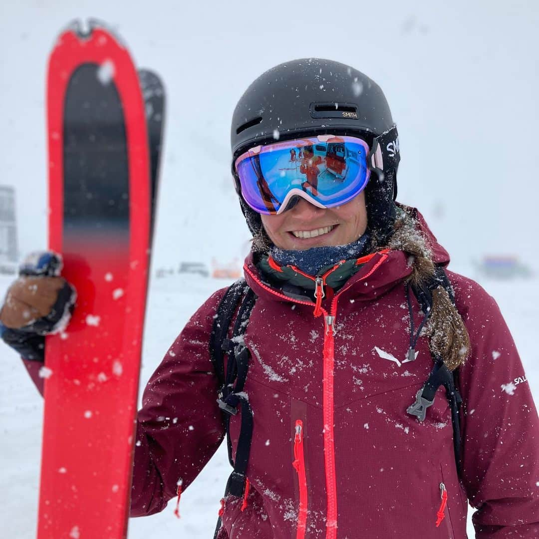 アンナ・シュテールさんのインスタグラム写真 - (アンナ・シュテールInstagram)「Started this new year in an unvonventional way: in the snow around #myinnsbruck rather than on the rock in sunny France or Croatia. Nevertheless I am very happy and I feel fortunate to be able to spend time in the mountains!  Happy new year to everyone! • #imissclimbingbutilikeskiingtoo @salewa #feelhome #puremountain @lasportivagram @smithoptics_germany」1月8日 3時08分 - anna_stoehr