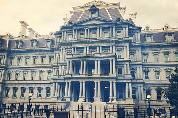 ミカエラ・シフリンさんのインスタグラム写真 - (ミカエラ・シフリンInstagram)「So, despite the violent and terrifying attack on our Capitol building and Congress yesterday, those very same unarmed and defenseless Congresspeople who were forced to take shelter under their desks and feared for their lives from the domestic terrorists managed to, within hours, rise above their terror and somehow get back to work, seeing the electoral affirmation process through to fruition.   THAT is what I call courage and resilience and THAT is the American Way.  👊  Thank you to all of the officers and security who defended our Capitol and those inside working through one of the most important processes that occur in our democratic system during this horrific event. We salute you.」1月8日 3時16分 - mikaelashiffrin