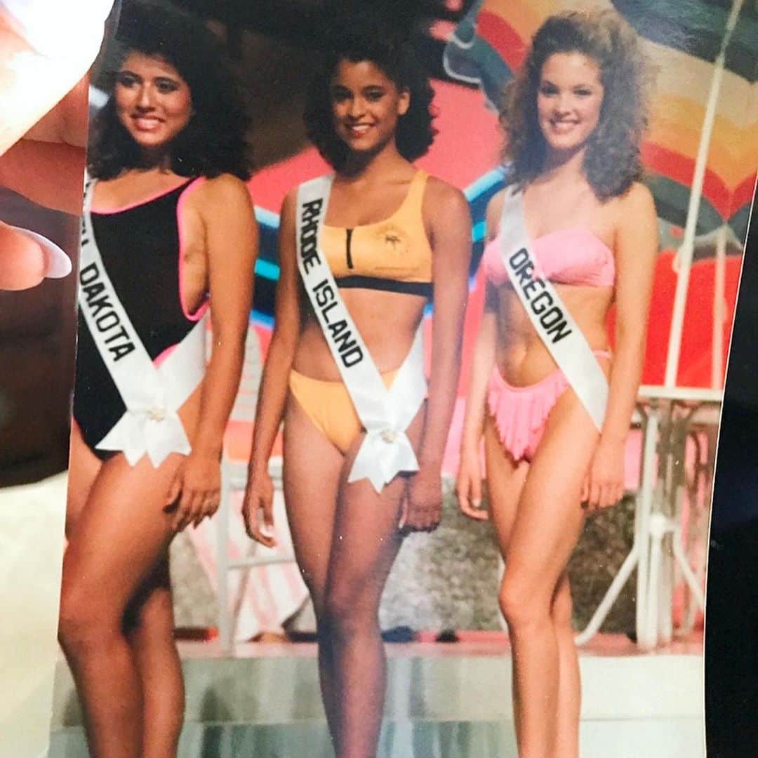 クラウディア・ジョーダンさんのインスタグラム写真 - (クラウディア・ジョーダンInstagram)「#TBT pageant days. Miss Teen USA next to the winner #BridgetteWilsonSampras and in 1991 then winning Miss Rhode Island USA in 1996 before heading to Miss USA 👑💜 #RhodeIsland」1月8日 3時47分 - claudiajordan