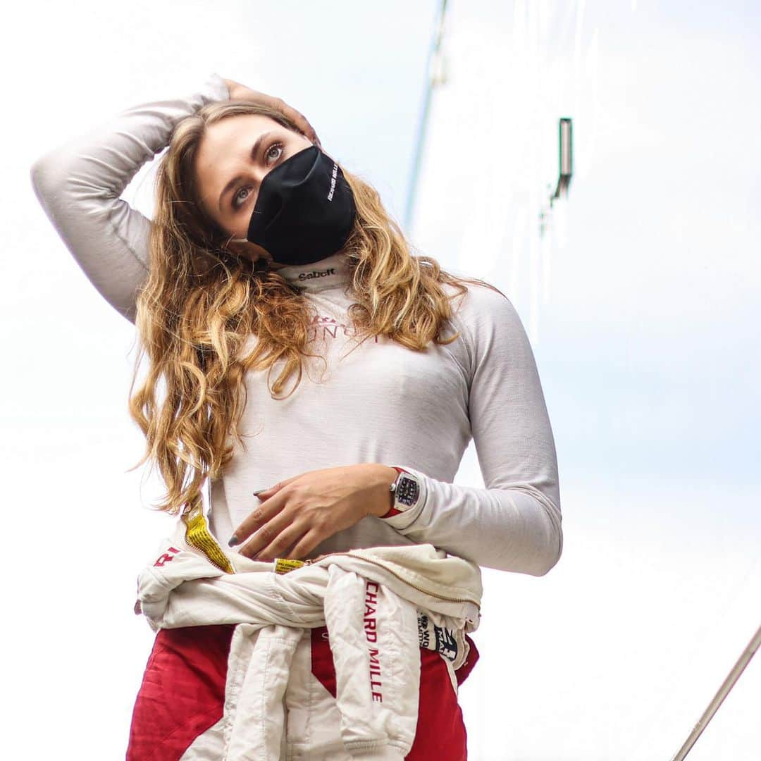 ソフィア・フロルシュさんのインスタグラム写真 - (ソフィア・フロルシュInstagram)「You gotta stretch that neck 😝🙋🏼‍♀️ // #sophia #sophia99 #changeagent #motorsport #racegirl #racing #richardmille #monza」1月8日 3時47分 - sophiafloersch