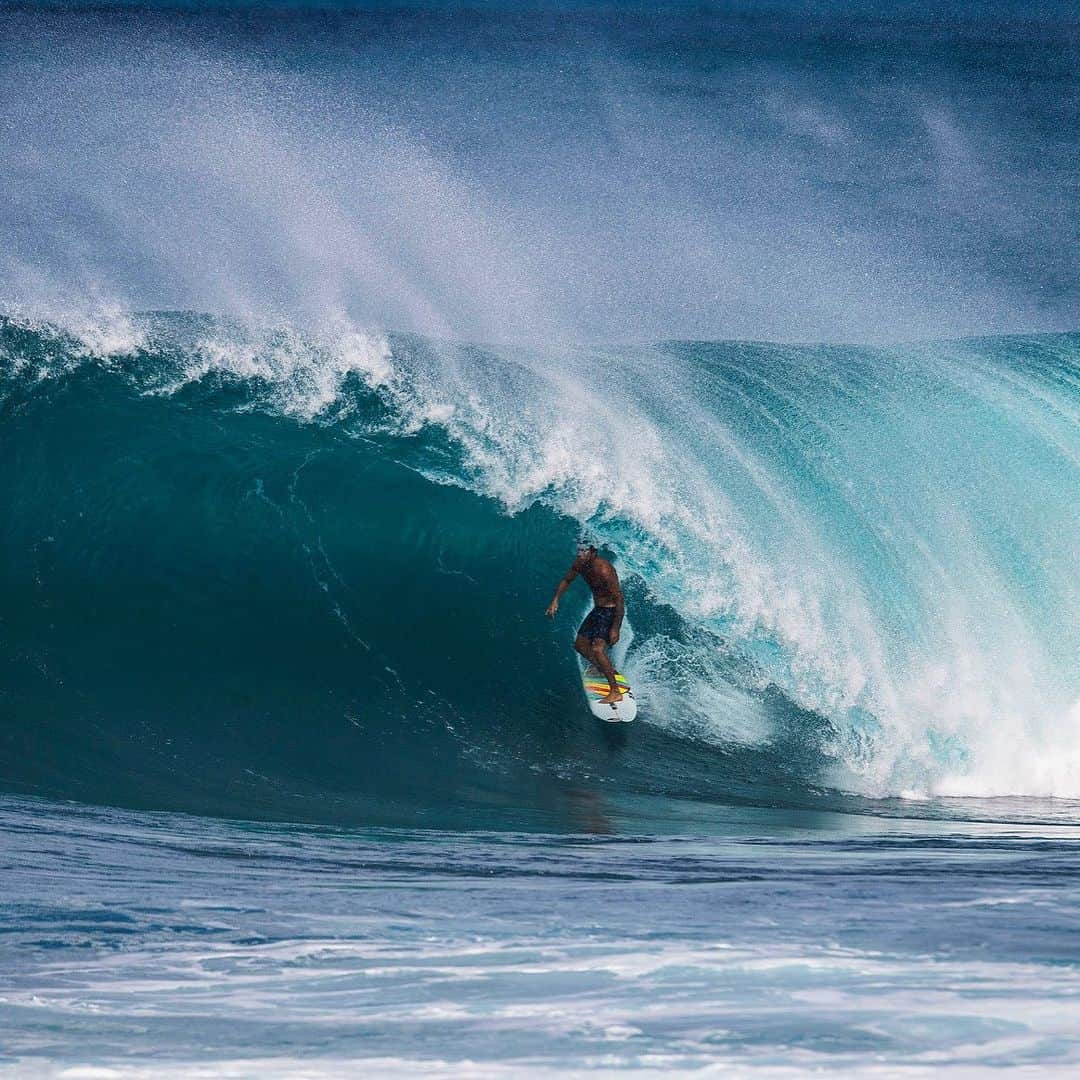 ジェレミー・フローレスのインスタグラム：「Backdoor is one of my favorite ! It’s been firing 🔥. . 📷: @badboyryry_ // @quiksilver」