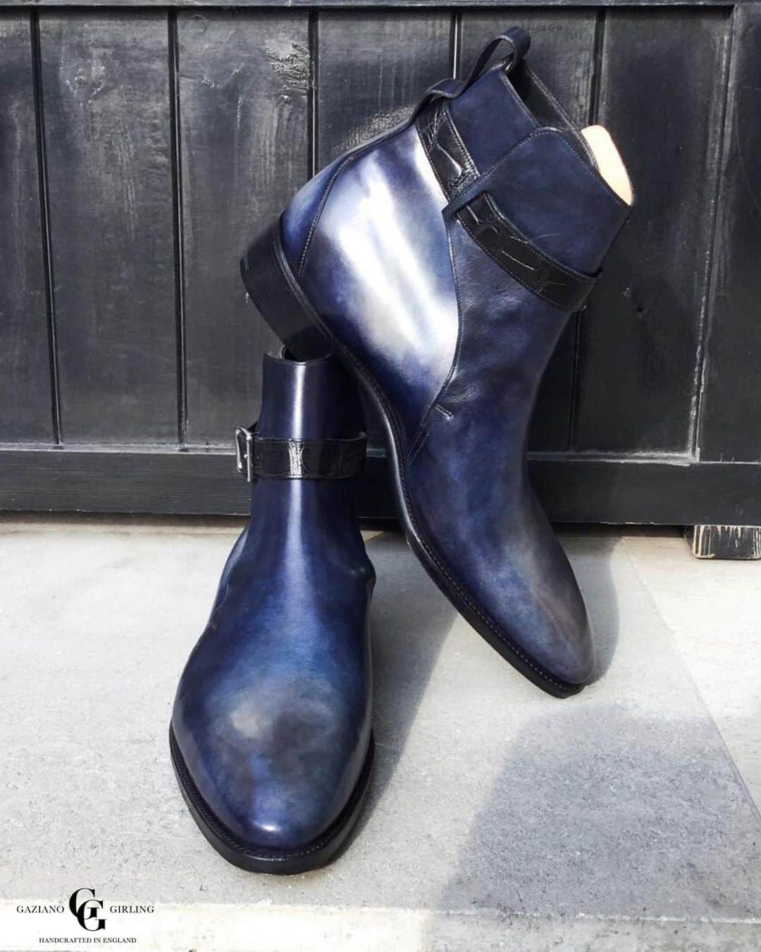 ガジアーノ&ガーリングさんのインスタグラム写真 - (ガジアーノ&ガーリングInstagram)「A unique London boot. Platinum velvet patina with a double-sided strap in alligator and pearl grey. Made to Order on the DG70 last. . . . . . . . . .   #menstyle #classicshoes #elegantshoes #handwelted #handmadeshoes #classicfootwear #stylish #shoemaker #mensfootwear #bespokemakers #fashion #brspokemakers #bespokeshoes #mensfashion #madeinengalnd  #mensshoes #menswear #shoesoftheday #shoestagram #shoestyle #shoes」1月8日 4時04分 - gazianogirling