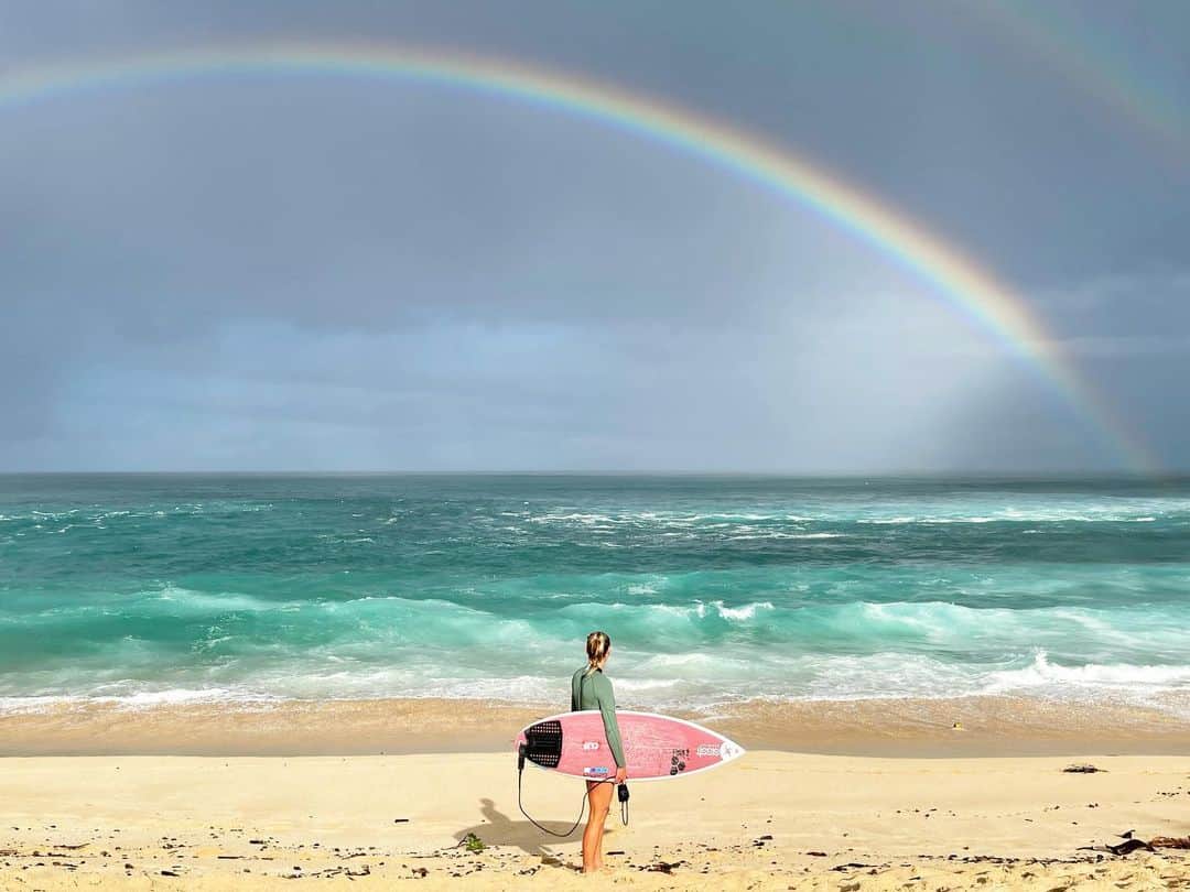 レイキー・ピーターソンのインスタグラム：「Chasing Gold 🌈 🤗」