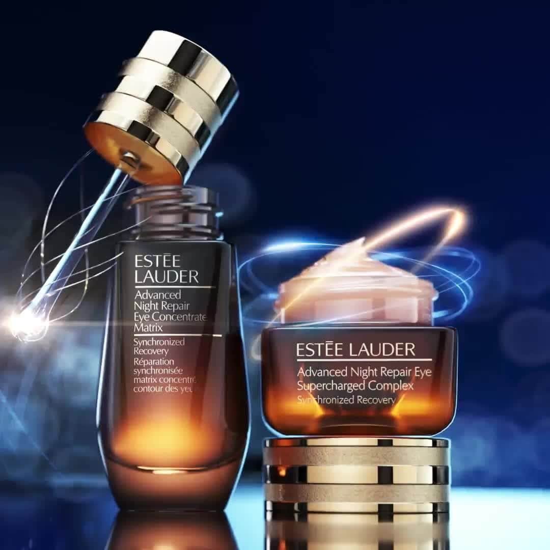 エスティローダーのインスタグラム：「All eyes on #AdvancedNightRepair 👀💫 We’ve got two power-packed formulas for eyes to help you see the results you’re looking for:   💫 #AdvancedNightRepair Eye Supercharged Complex brightens dark circles in just three weeks and fights the look of puffiness, lines, and dryness.   💫 #AdvancedNightRepair Eye Concentrate Matrix fortifies, cushions, and gives eyes a fresh, “wide-open” look.」